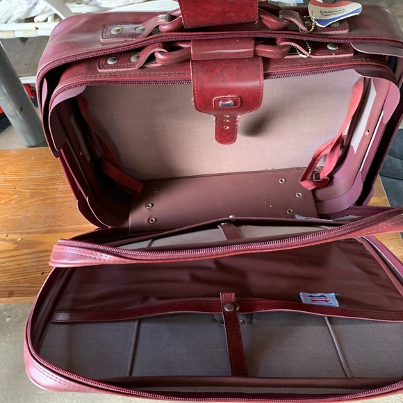 VINTAGE AMERICAN TOURISTER BURGUNDY LEATHER BAGS - Picture 7 of 8
